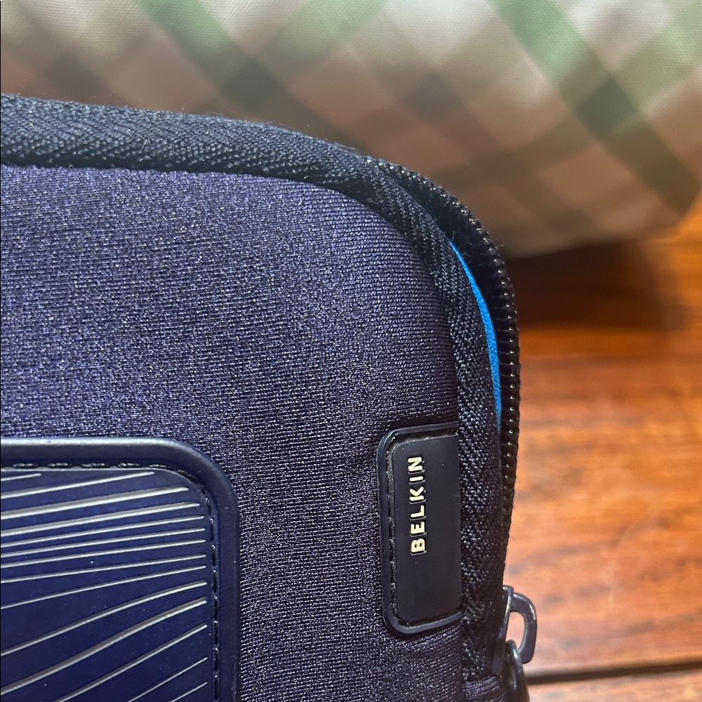 💥 2/$10 Belkin Navy Electronic Device Protective Sleeve - Picture 3 of 5